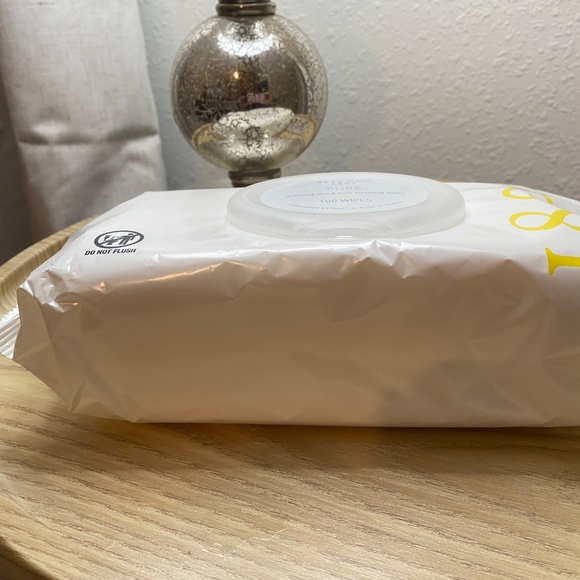 BEEKMAN 1802 Pure Goat Milk Face & Body Cleansing Wipes - Picture 2 of 3